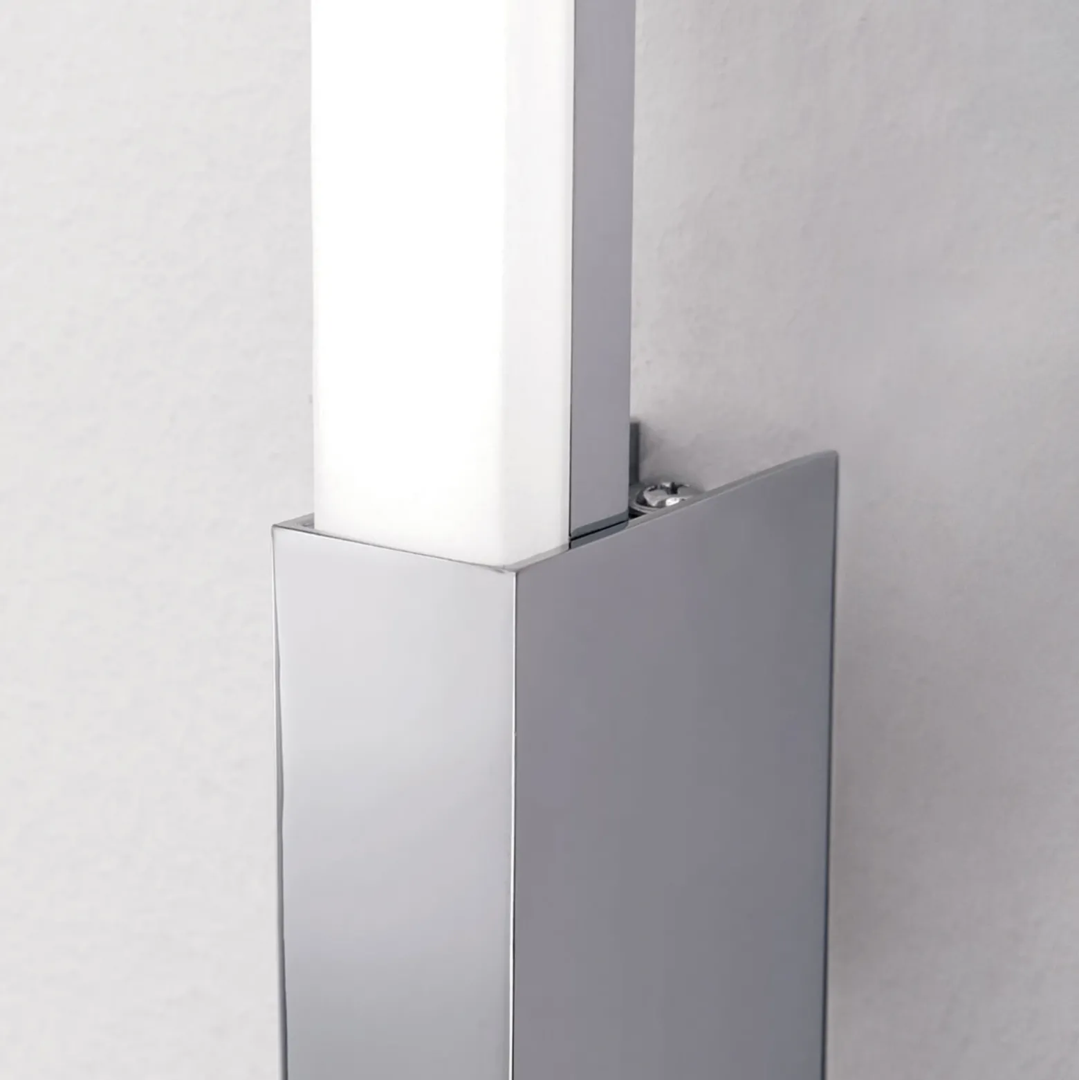 Aplique de baño estrecho Argo con LED, IP44 60,5cm