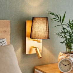 Aplique de pared Aiden de Lindby, 30 cm, negro, dorado, brazo de lectura LED