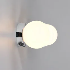 Aplique de pared Alfio, 50 cm de ancho, metal cromado/vidrio, IP44, 3 luces.