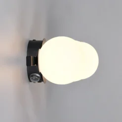 Aplique de pared Alfio, 50 cm, metal negro/cristal, IP44, 3 luces.
