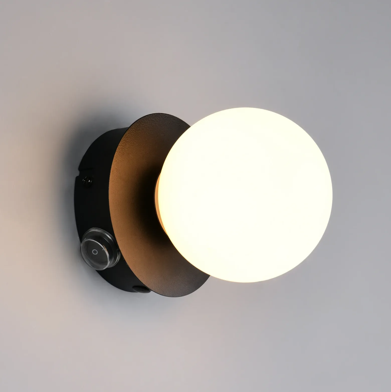 Aplique de pared Alfio, Ø 11 cm, negro mate, metal/cristal, IP44