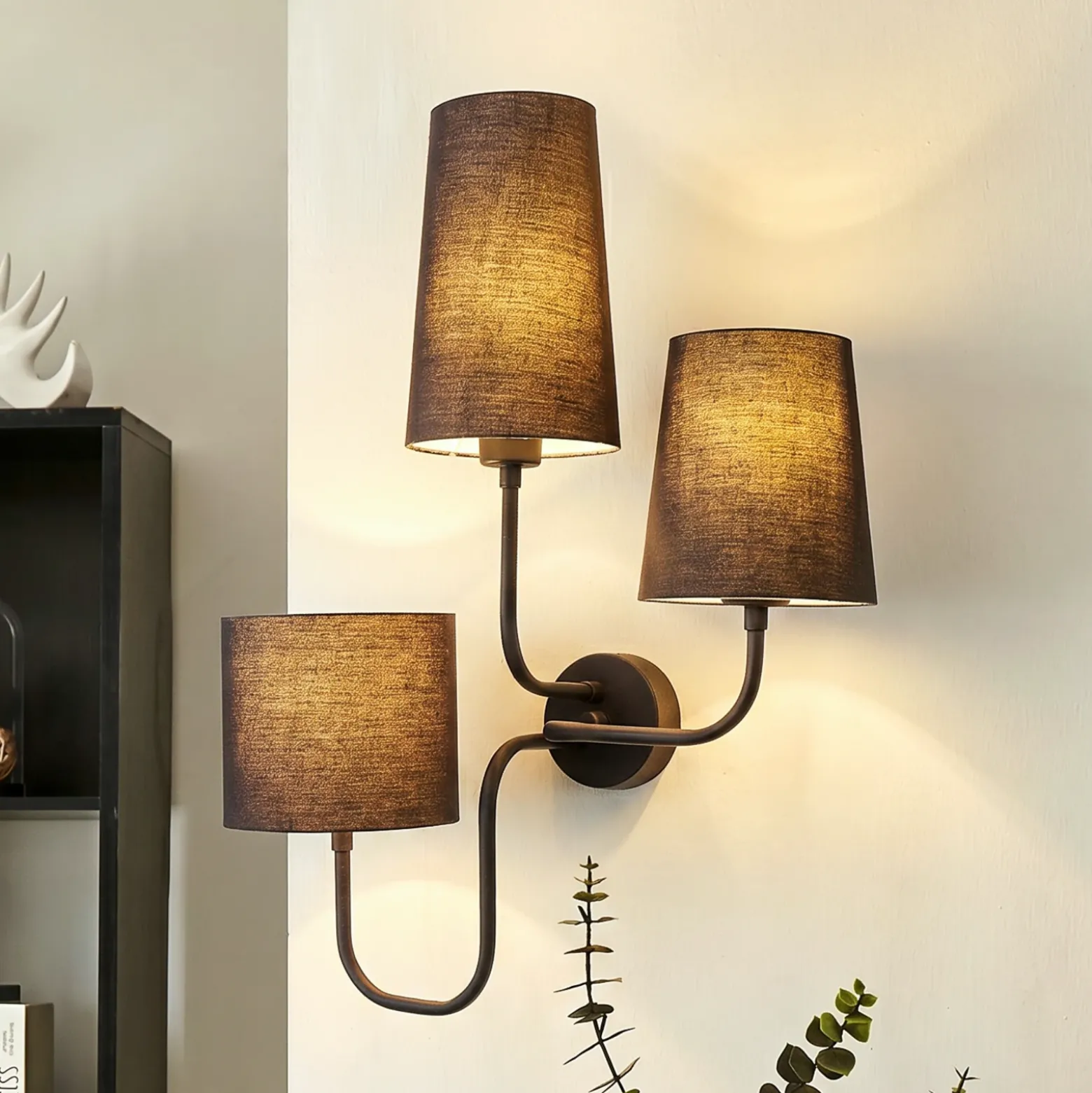 Aplique de pared Çatal, negro, altura 57 cm, 3 luces, tela, E27