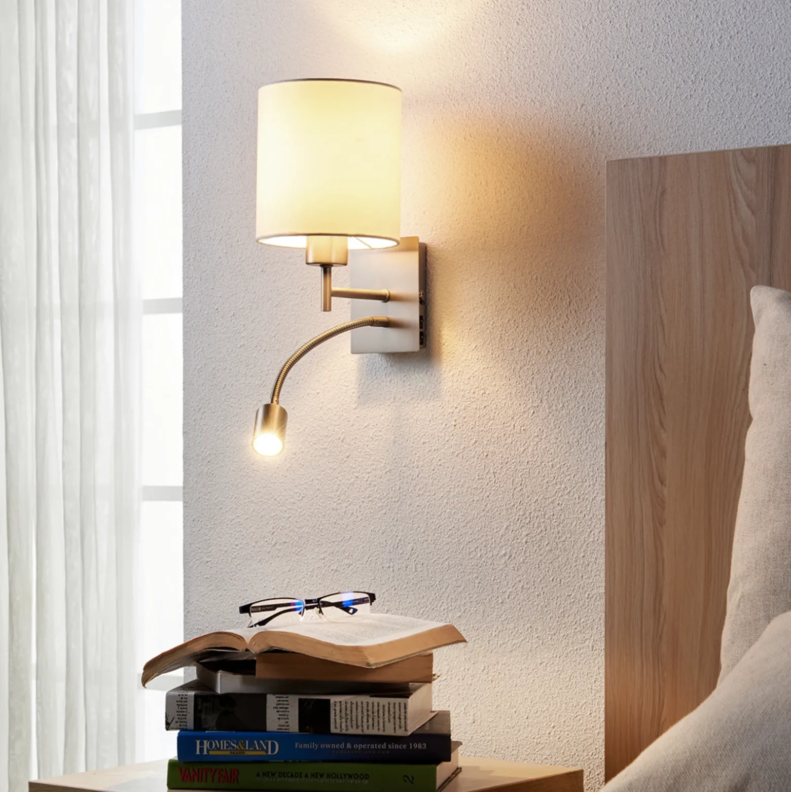 Aplique de pared Camilo de Lindby, color níquel, brazo de lectura LED, 28 cm