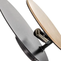 Aplique de pared Circle en negro con placa decorativa de madera