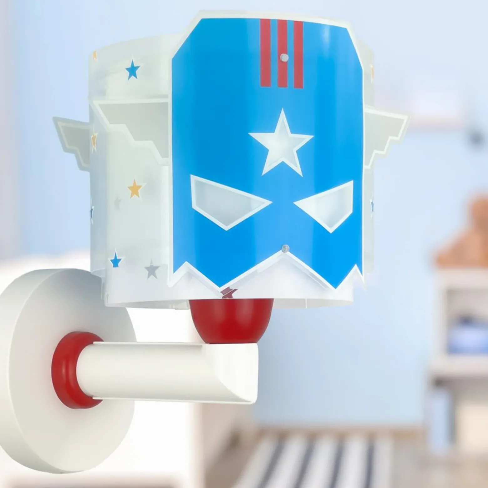 Aplique de pared con enchufe Dalber Blue Hero, blanco/azul