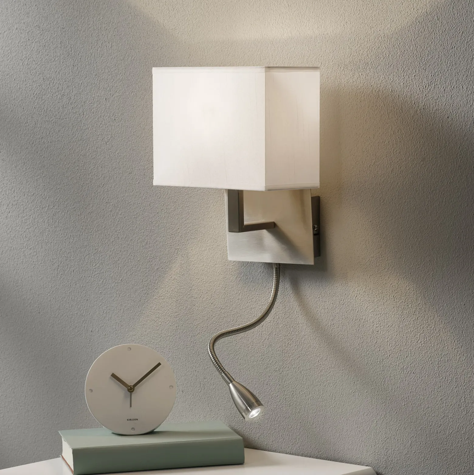 Aplique de pared 6519 con lámpara de lectura LED, plata satinada
