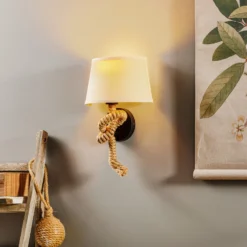 Aplique de pared Corda con pantalla textil y decoración de cuerda
