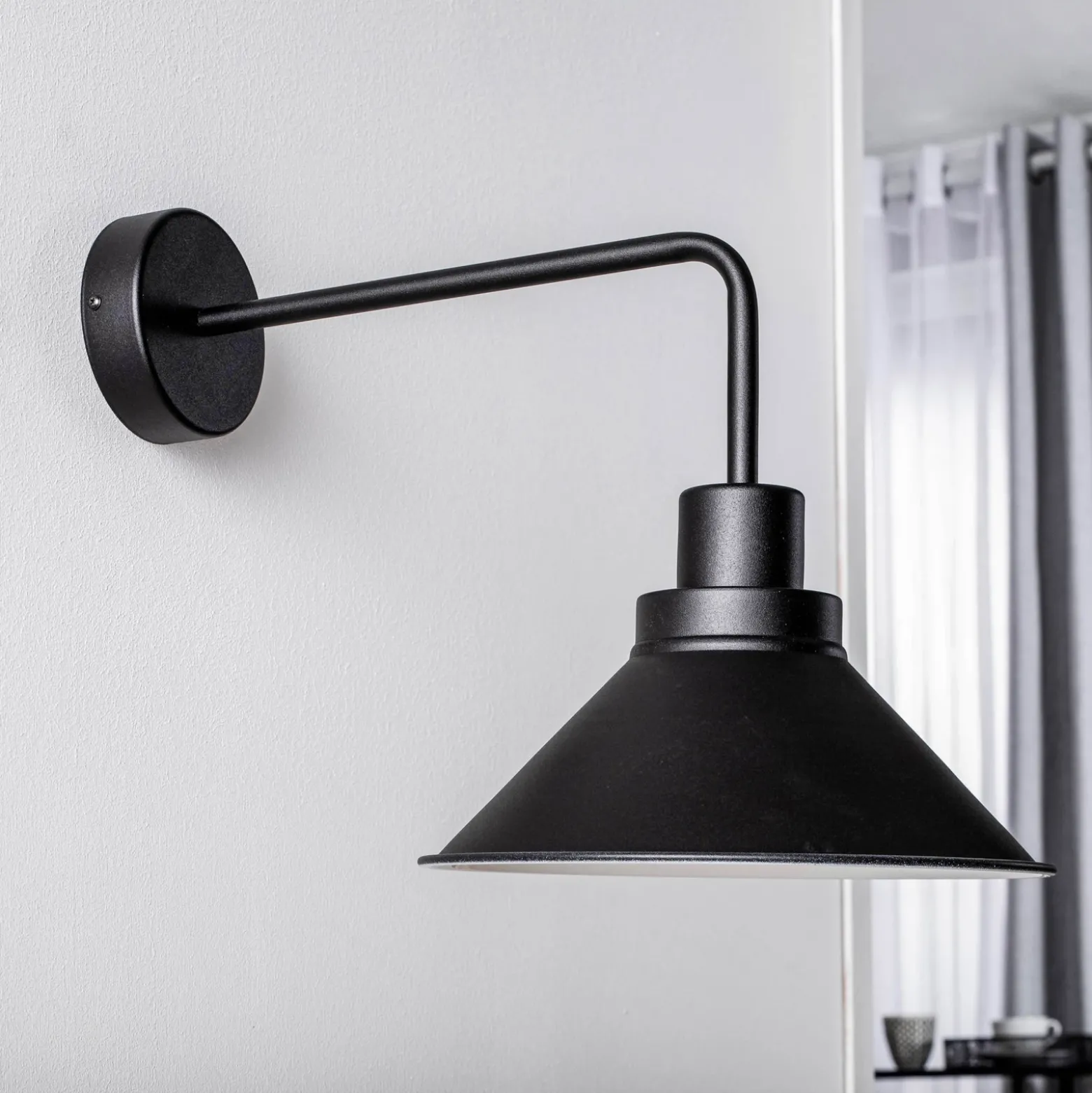 Aplique de pared Craft I de metal en negro