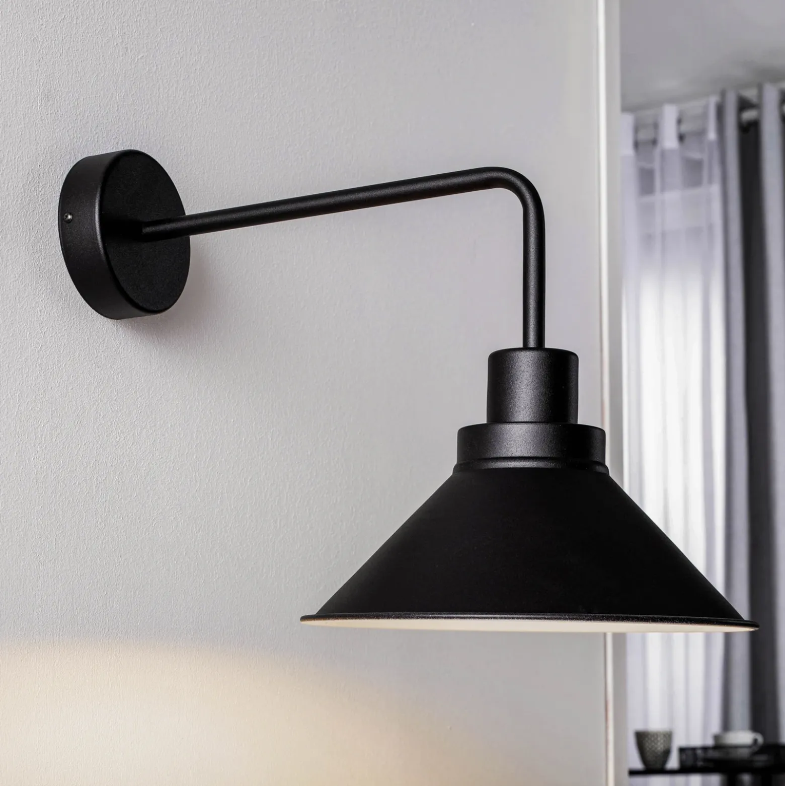 Aplique de pared Craft I de metal en negro