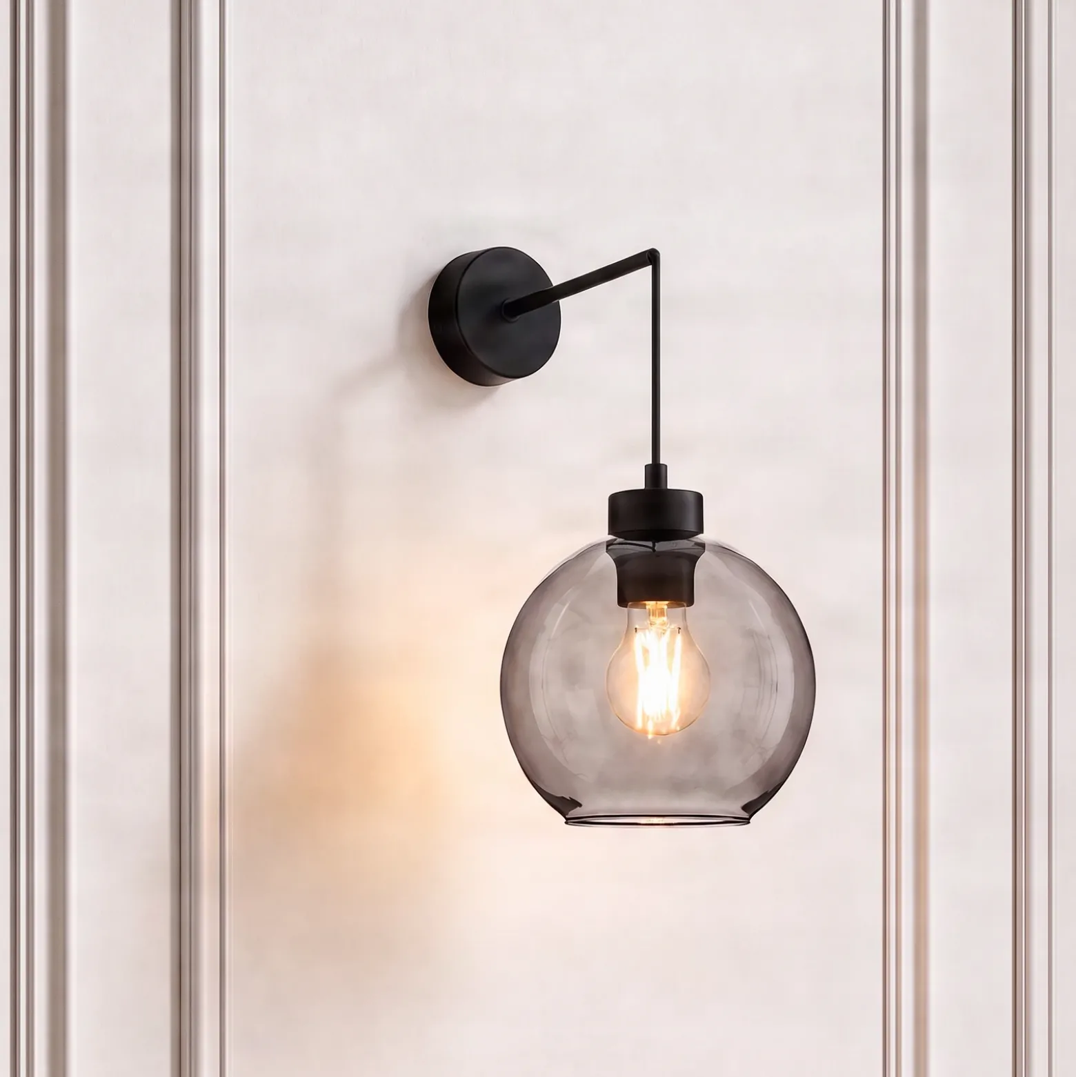 Aplique de pared Cubus, negro/gris humo, cristal, 30 cm de altura, E27