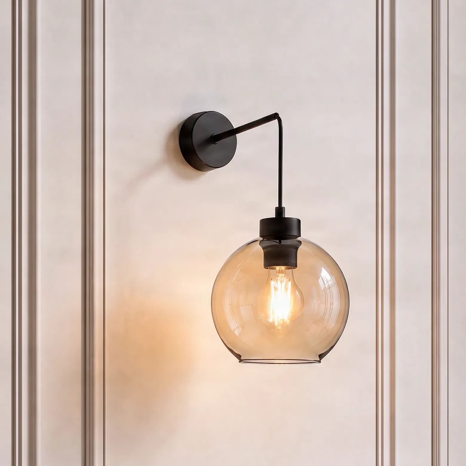 Aplique de pared Cubus, negro/ámbar, cristal, Ø 18 cm, E27