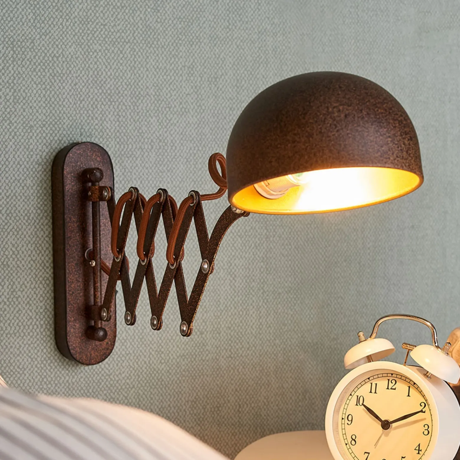 Aplique de pared Curtis de Lindby, color óxido, ajustable, 57 cm, E14