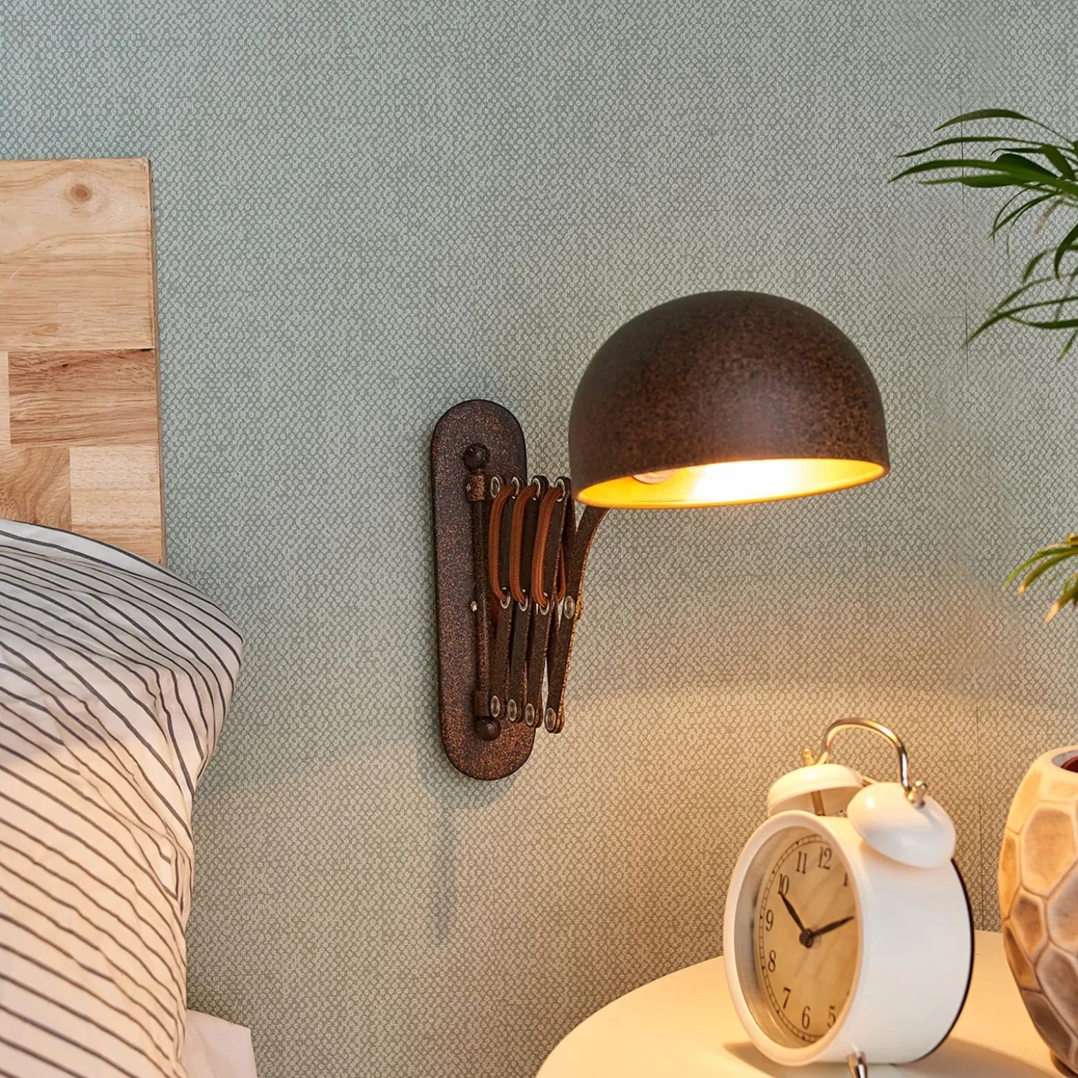 Aplique de pared Curtis de Lindby, color óxido, ajustable, 57 cm, E14