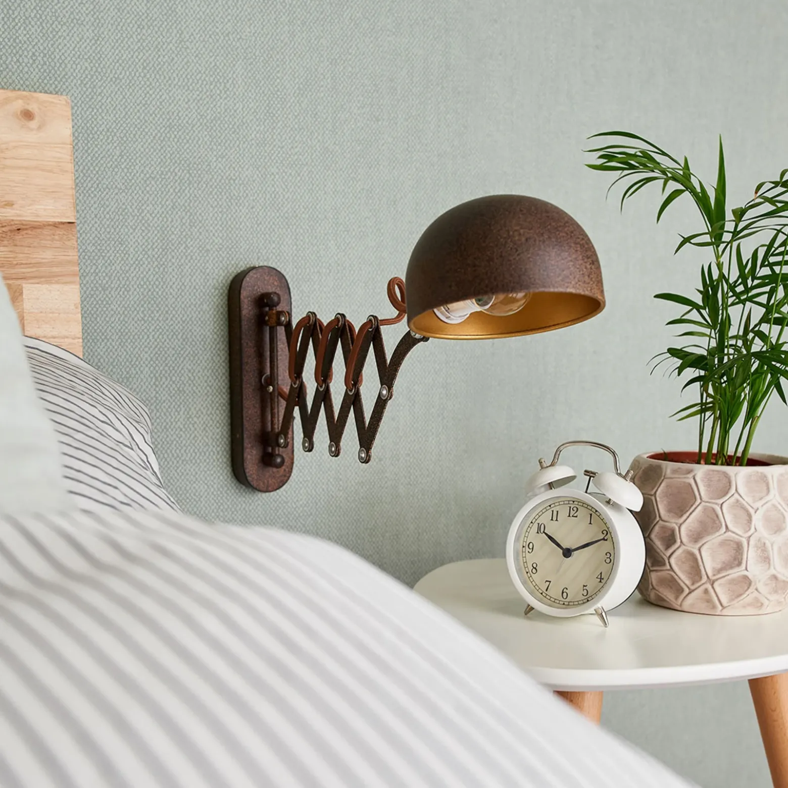 Aplique de pared Curtis de Lindby, color óxido, ajustable, 57 cm, E14