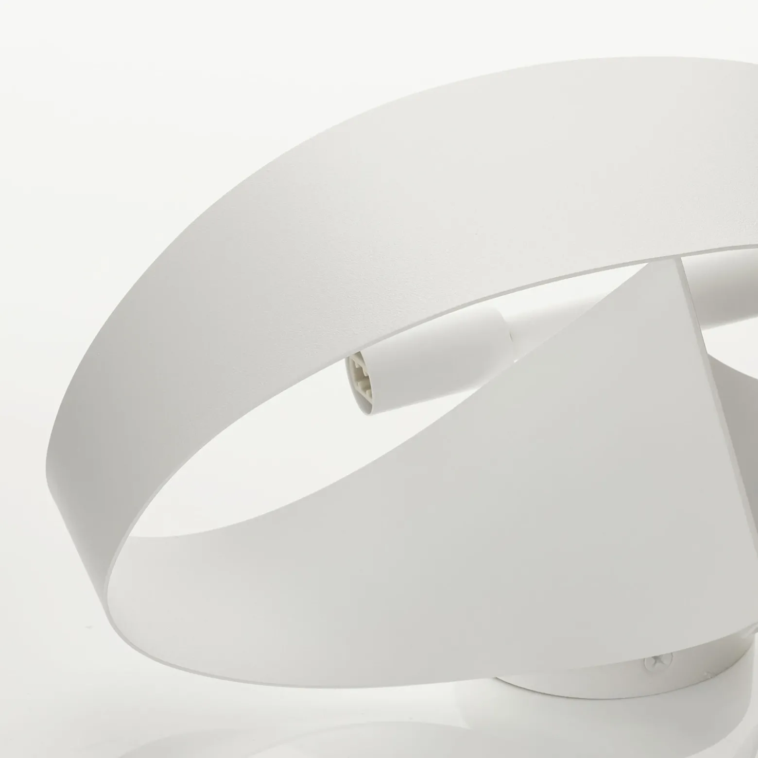 Aplique de pared de diseño blanco Scudo