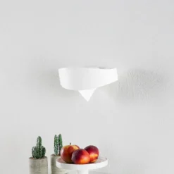 Aplique de pared de diseño blanco Scudo