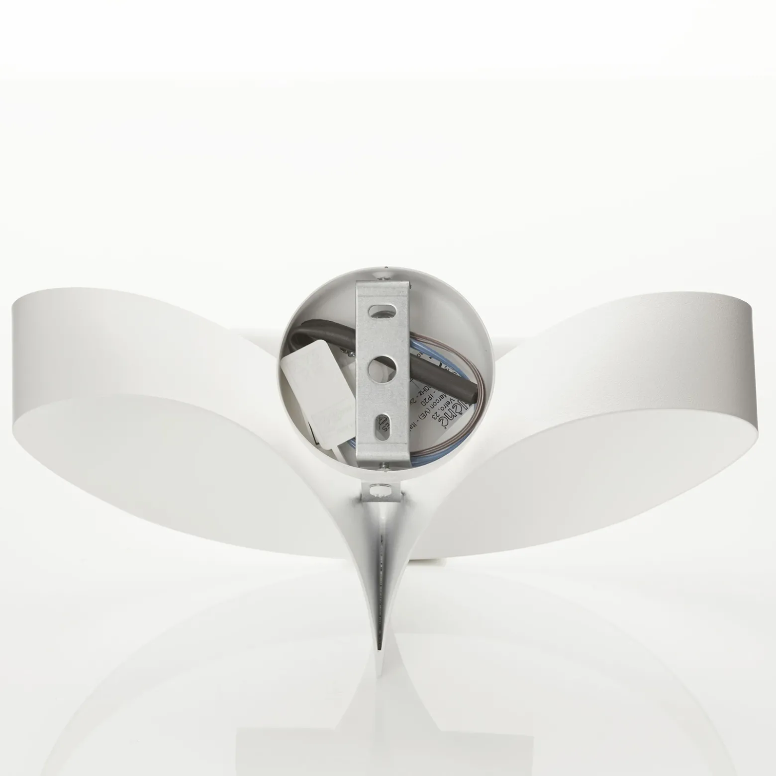 Aplique de pared de diseño blanco Scudo