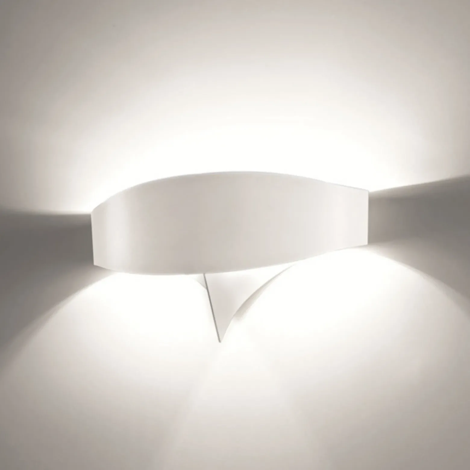 Aplique de pared de diseño blanco Scudo
