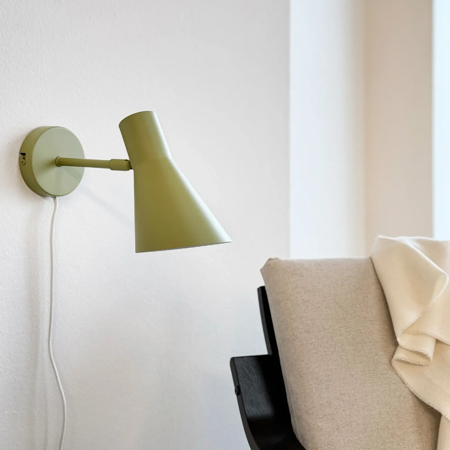 Aplique de pared Dyberg Larsen DL12, verde, cable, E27, metal