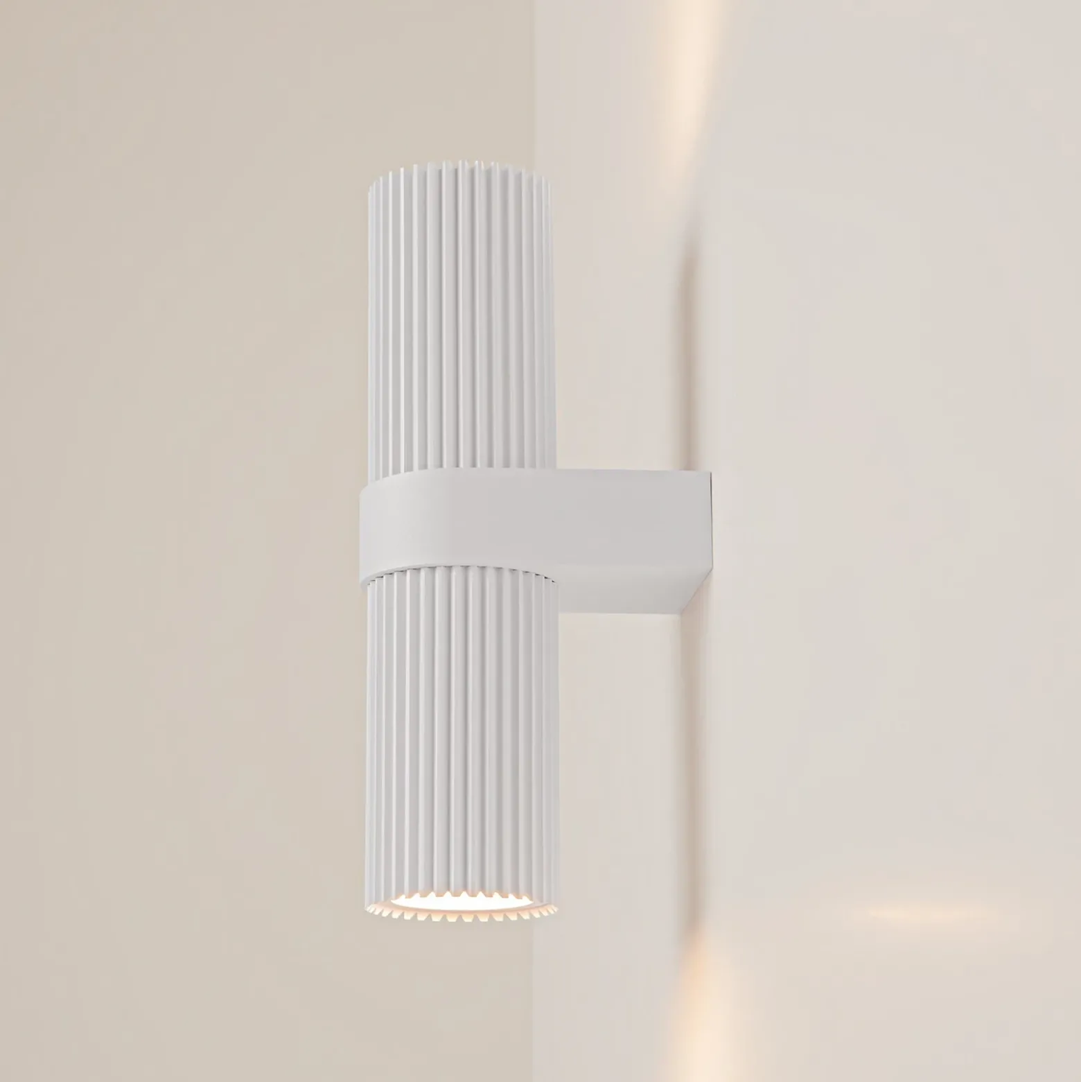 Aplique de pared DYNAMICS, blanca, altura 23 cm, metal, arriba/abajo