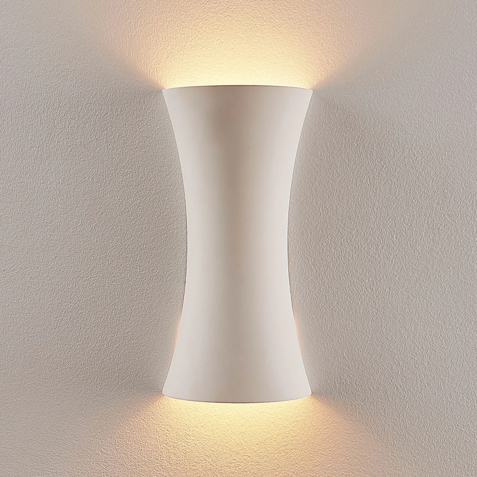 Aplique de pared Edon de Lindby, blanco, yeso, cóncavo, 30 cm