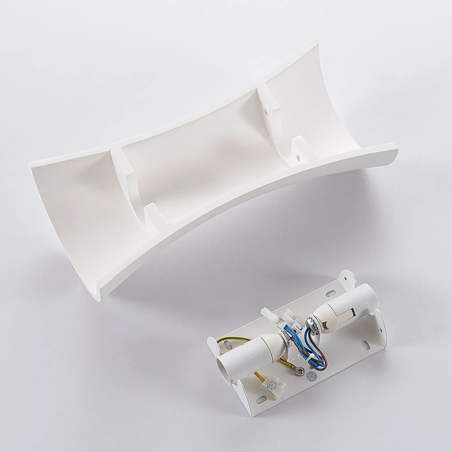 Aplique de pared Edon de Lindby, blanco, yeso, cóncavo, 30 cm