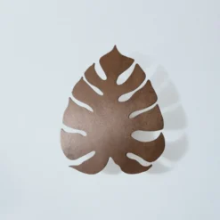 Aplique de pared Envostar Folah, forma de hoja, nogal, 40 x 35 cm