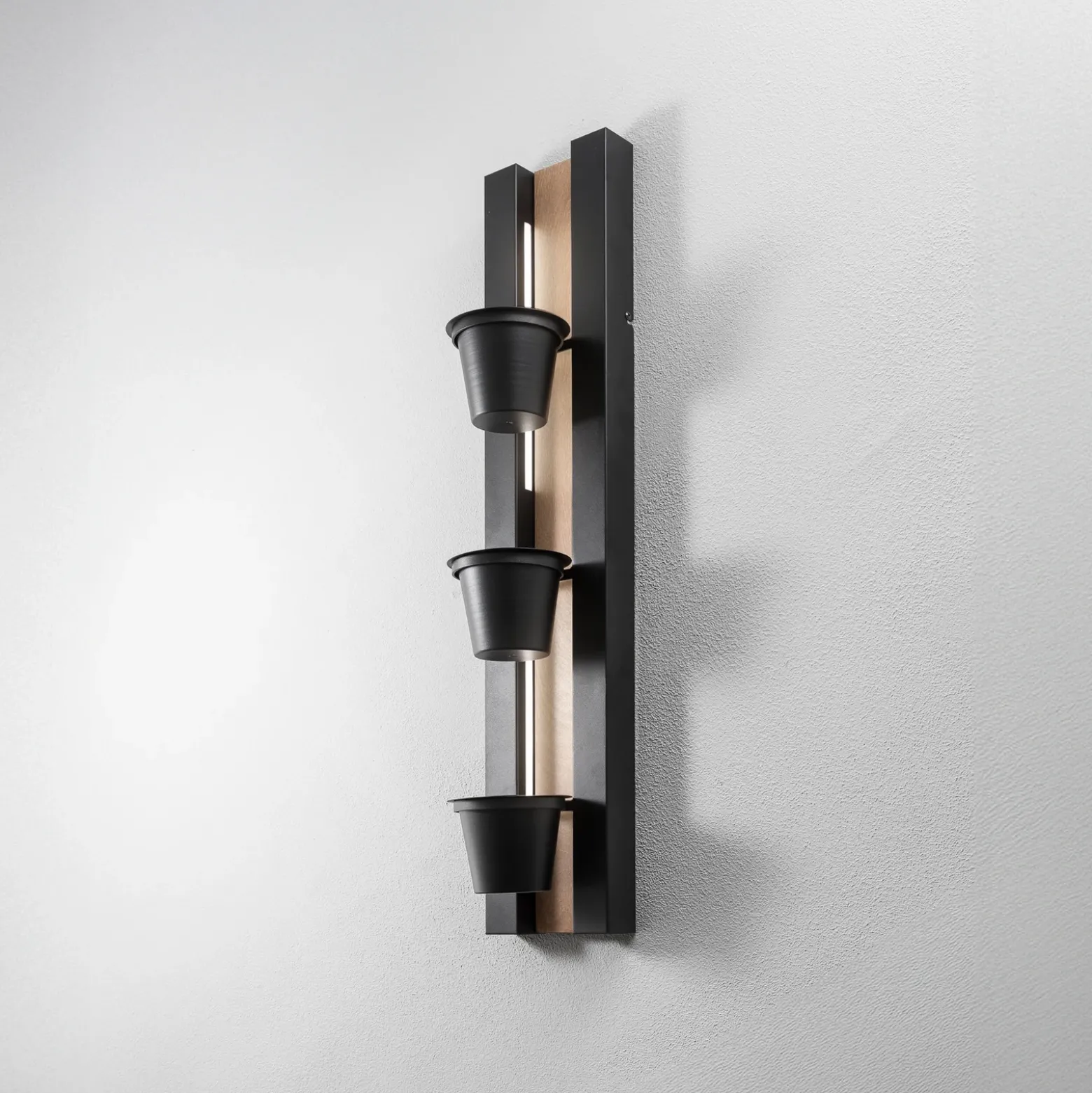 Aplique de pared Estantería, acero negro/madera, 90 cm de altura