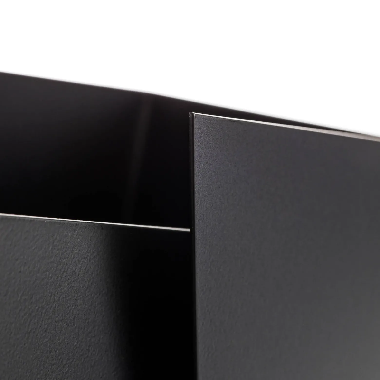 Aplique de pared Frost con forma angular, negro
