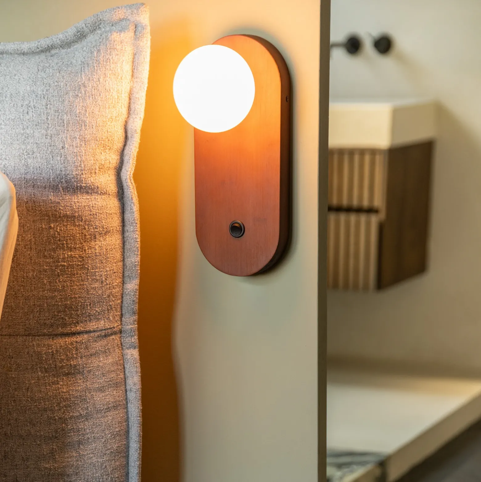 Aplique de pared GOOD & MOJO Java, marrón, cristal/bambú, con enchufe