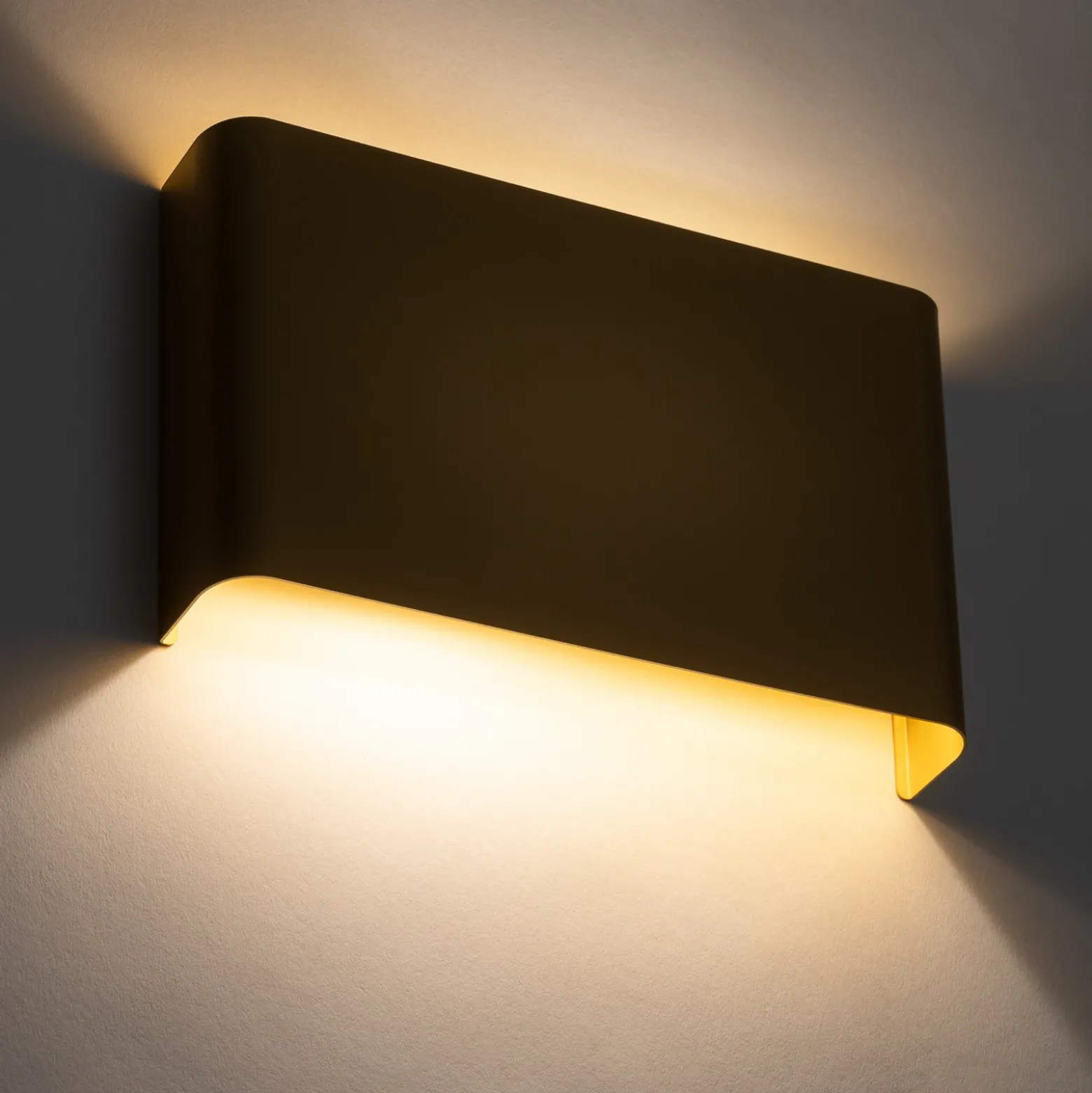 Aplique de pared Haga, dorado, metal, 25 cm de ancho, G9