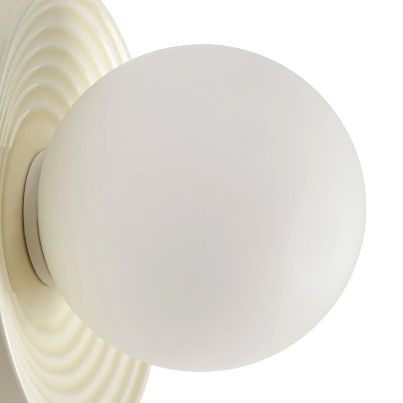 Aplique de pared Harriet de Lindby, beige/blanco, cerámica, Ø 22 cm, G9