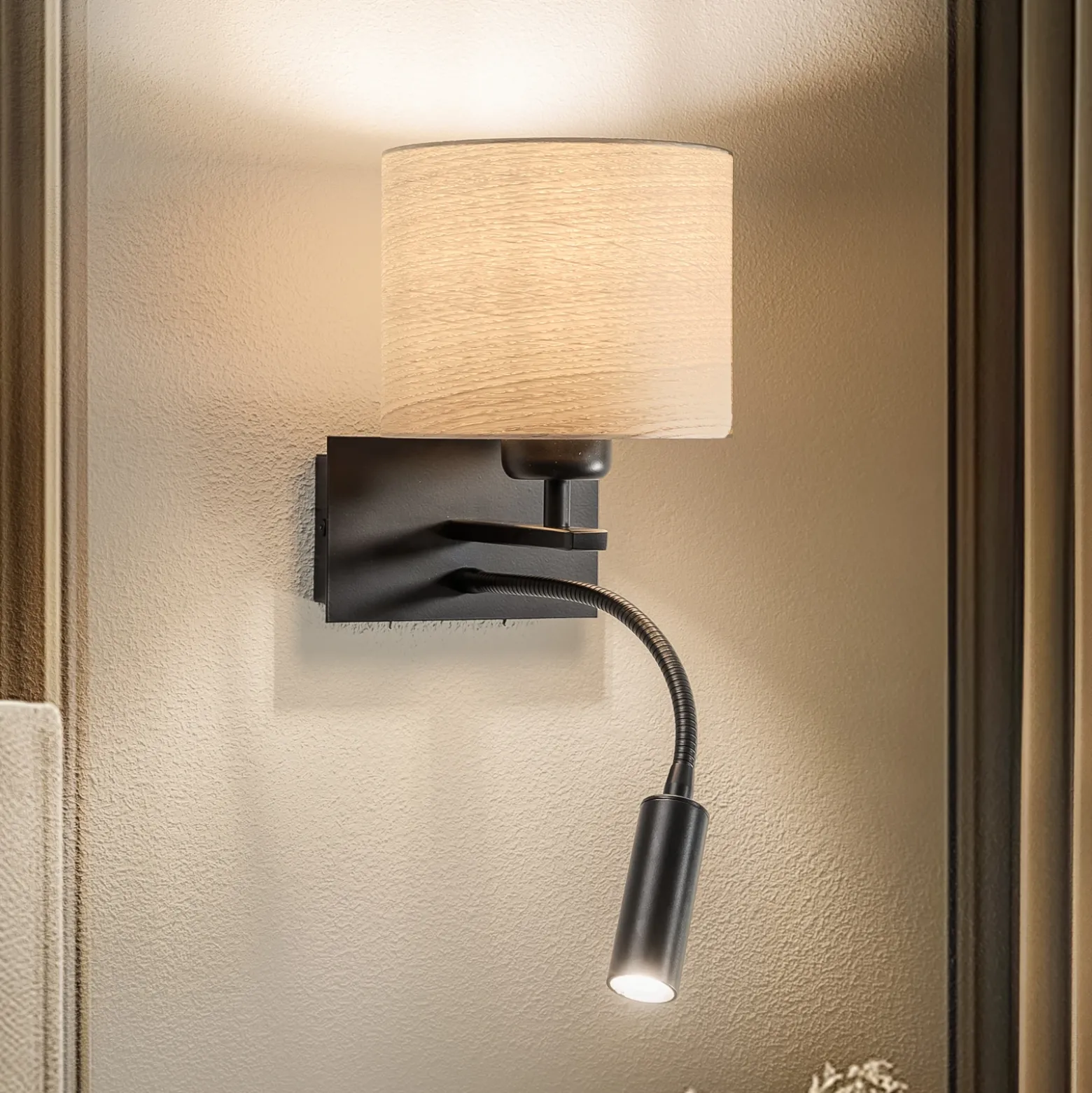 Aplique de pared Harry, redondo, negro/madera clara