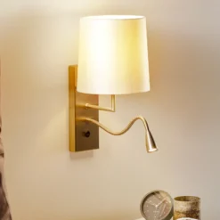 Aplique de pared Havanna con brazo de lectura LED blanco crema