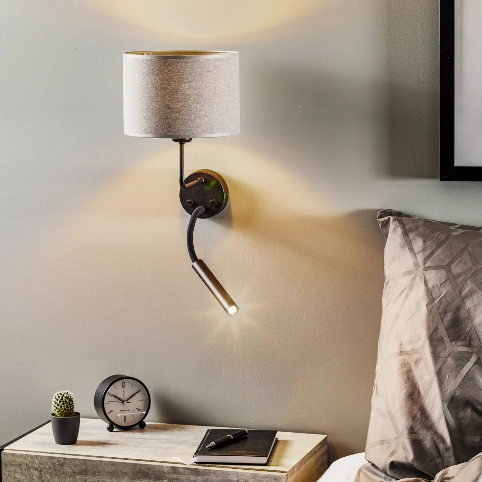 Aplique de pared Hotel Plus con brazo de lectura, gris