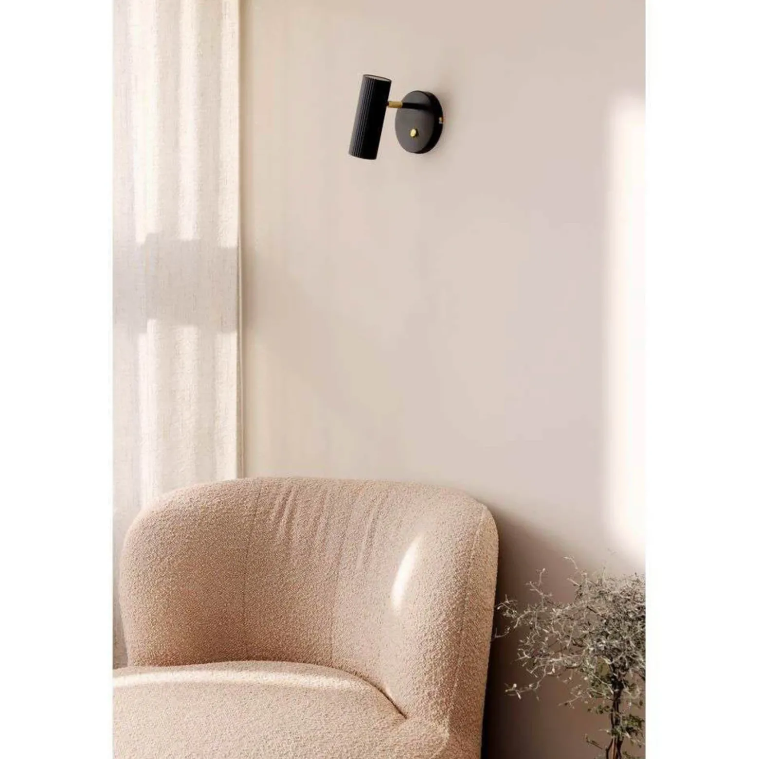 Aplique de pared Hubble de Globen Lighting, negro