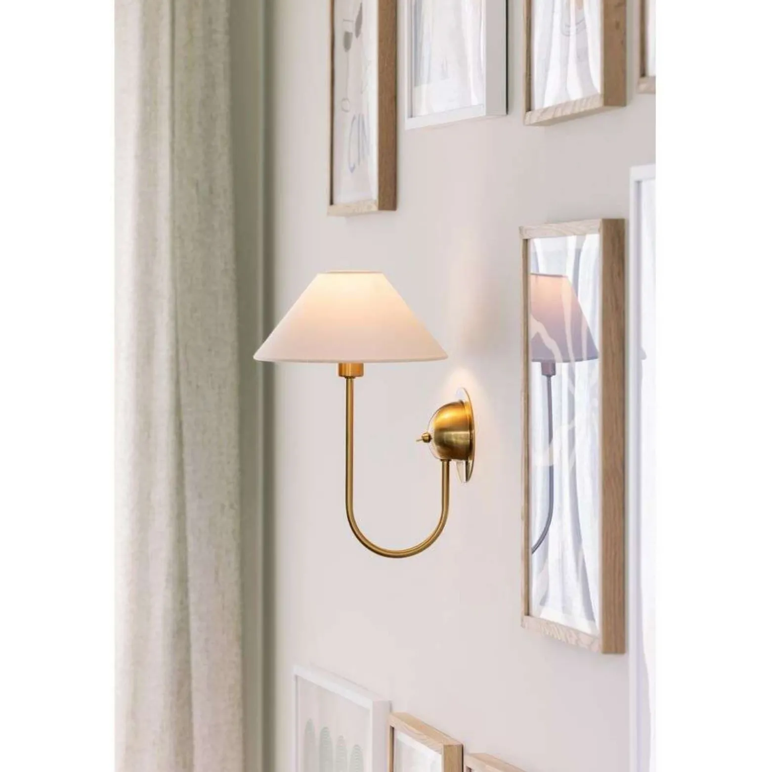 Aplique de pared IRIS de Globen Lighting, color crema, altura 32 cm