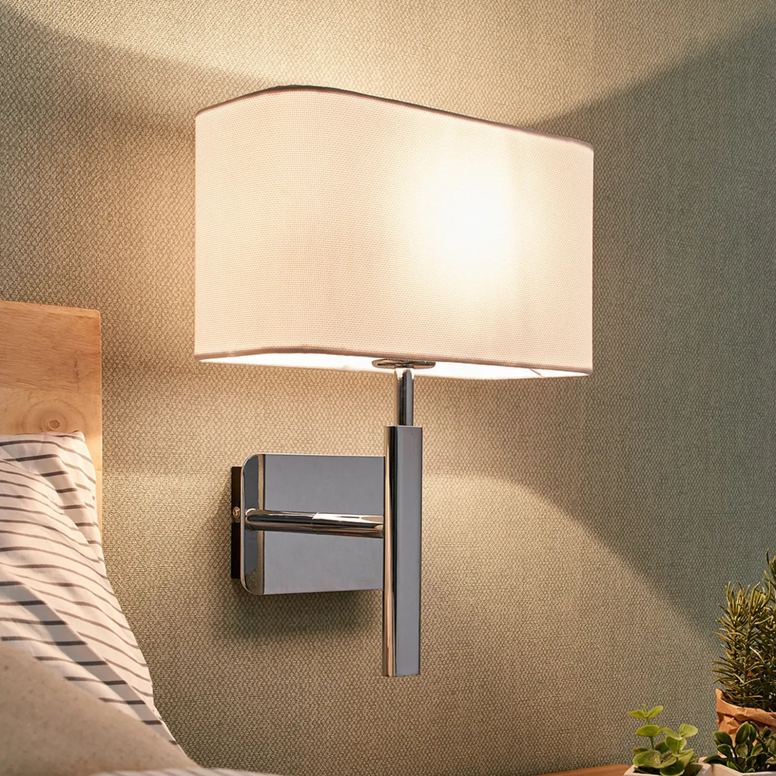 Aplique de pared Jettka con pantalla textil e interruptor