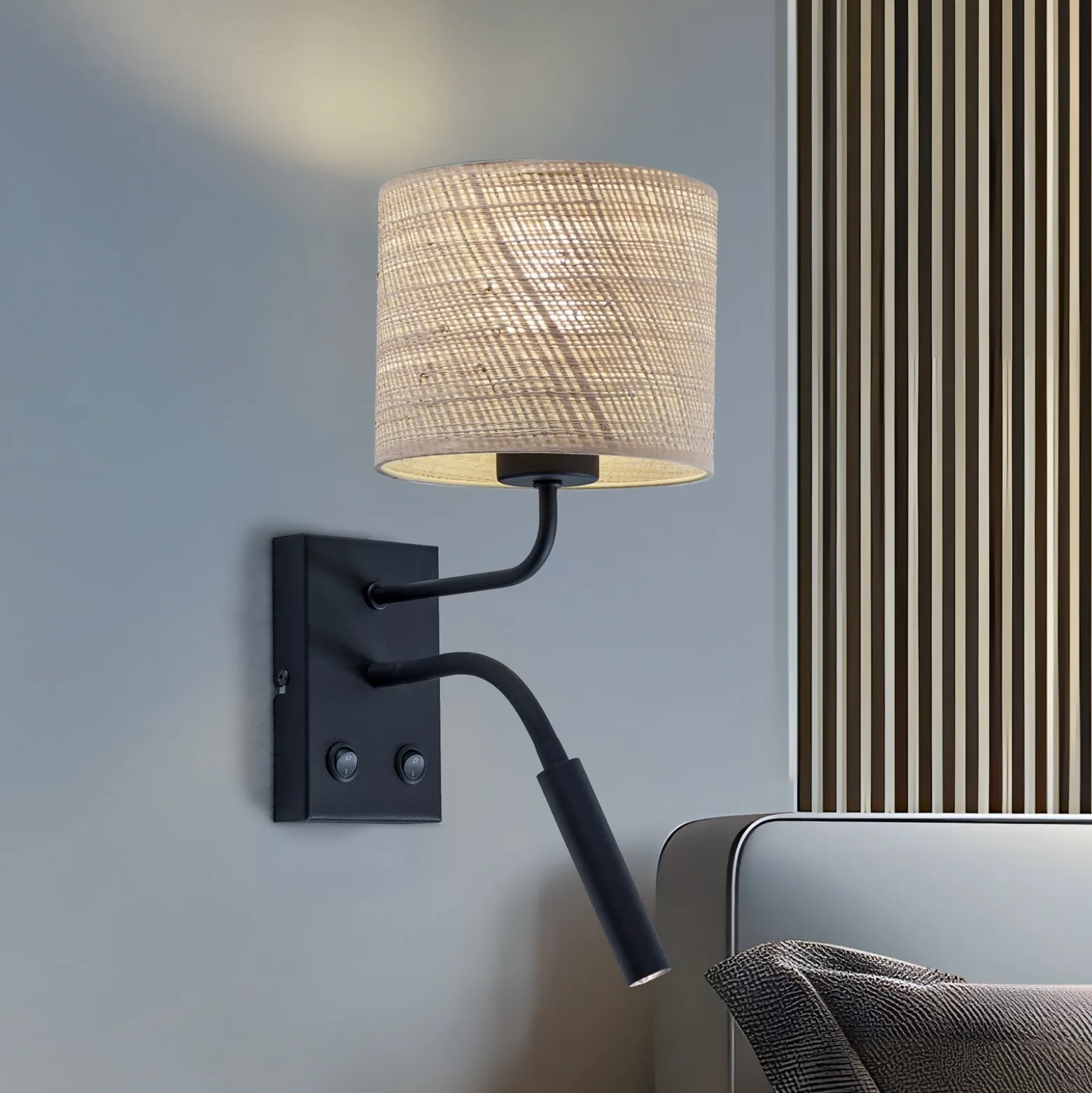 Aplique de pared Jovin 1 luz con foco, pantalla de ratán