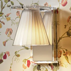Aplique de pared Kartell Light-Air con pantalla de tela