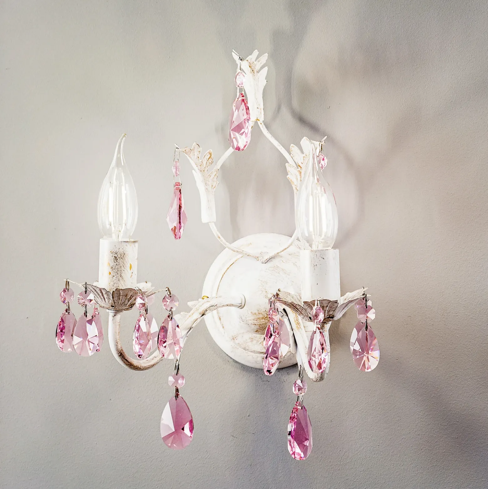 Aplique de pared Kate 2 luces, blanco, cristales rosas