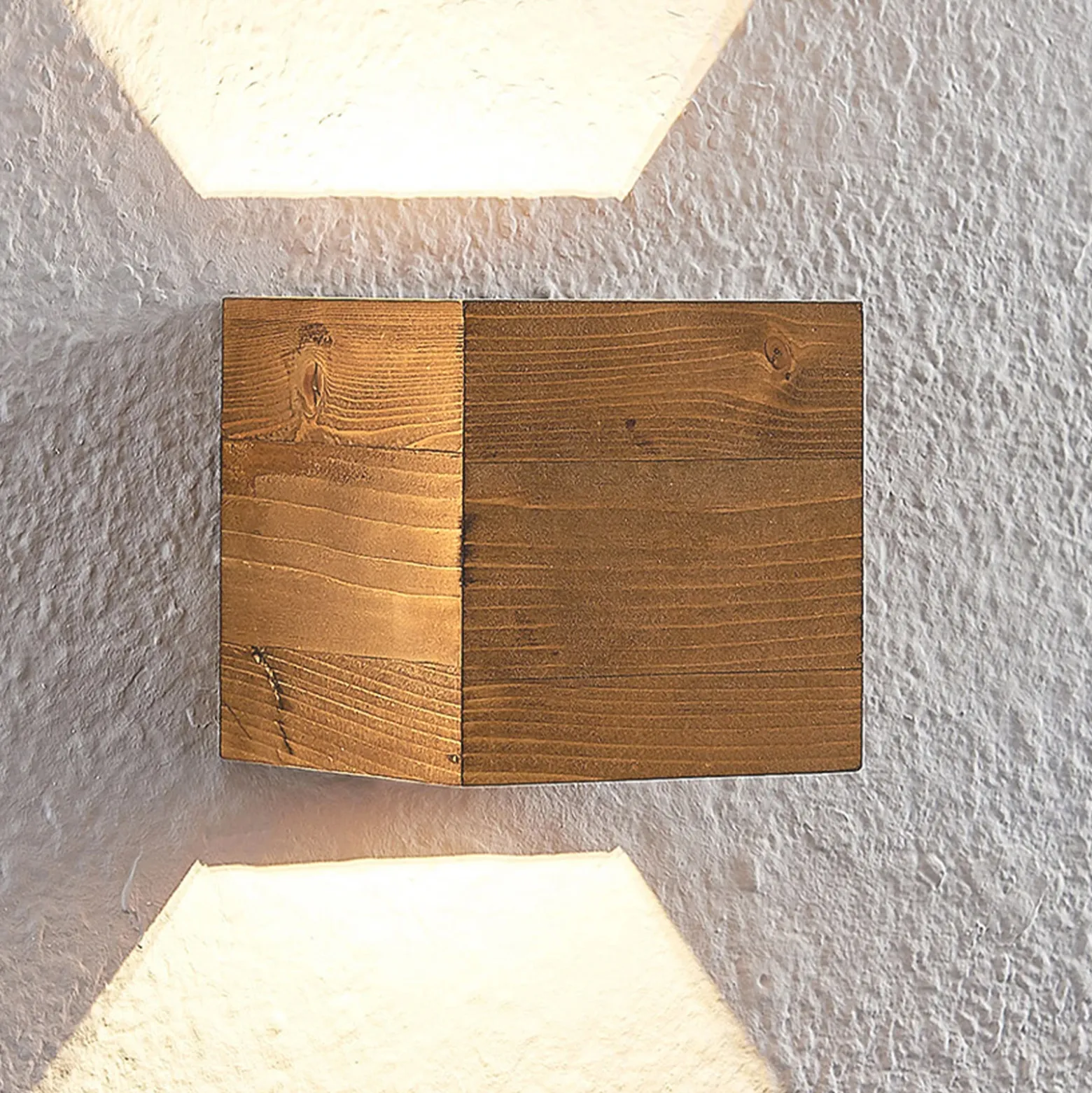 Aplique de pared LED Benicio de Lindby, 11 cm, angular, madera