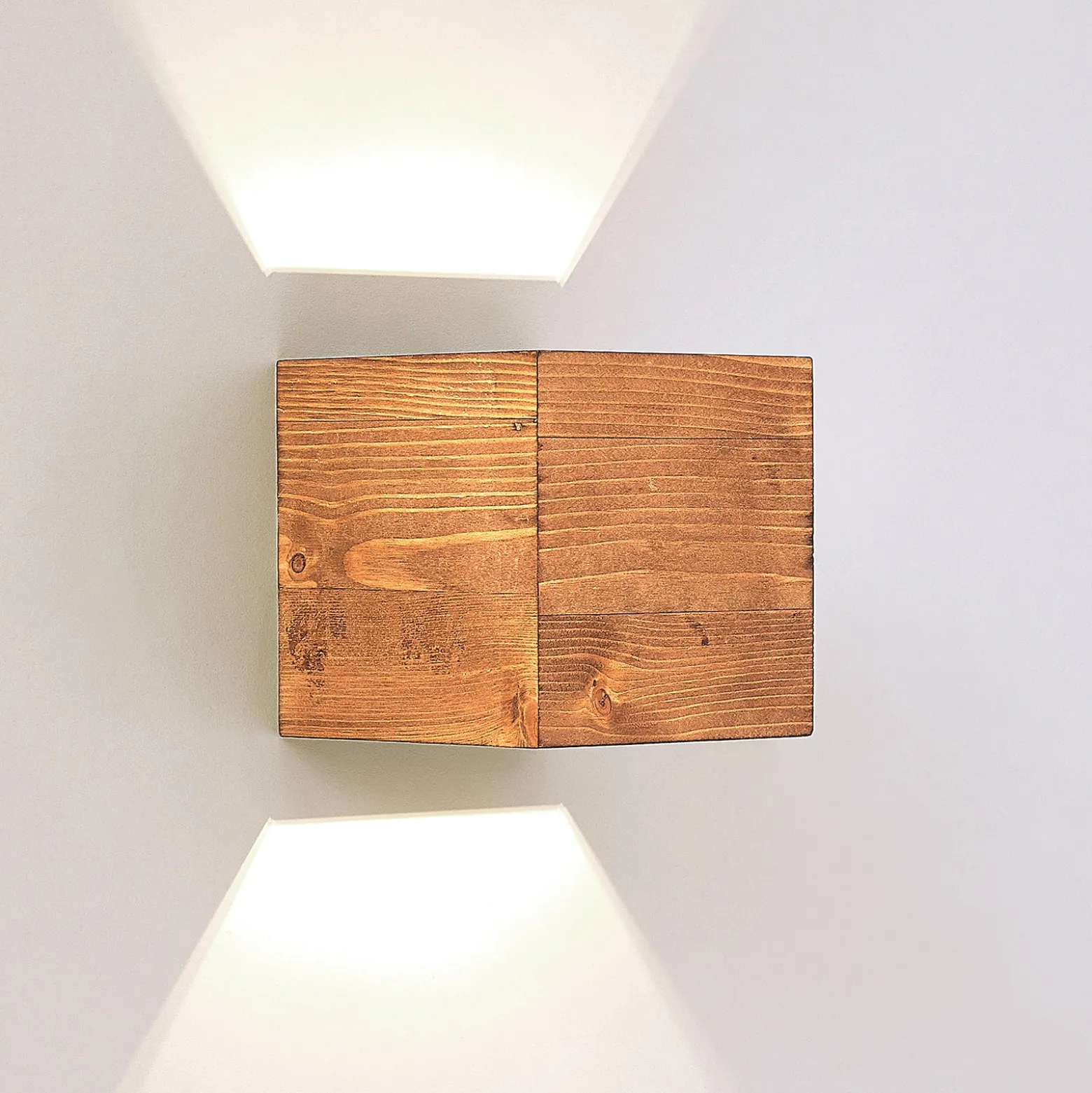 Aplique de pared LED Benicio de Lindby, 11 cm, angular, madera
