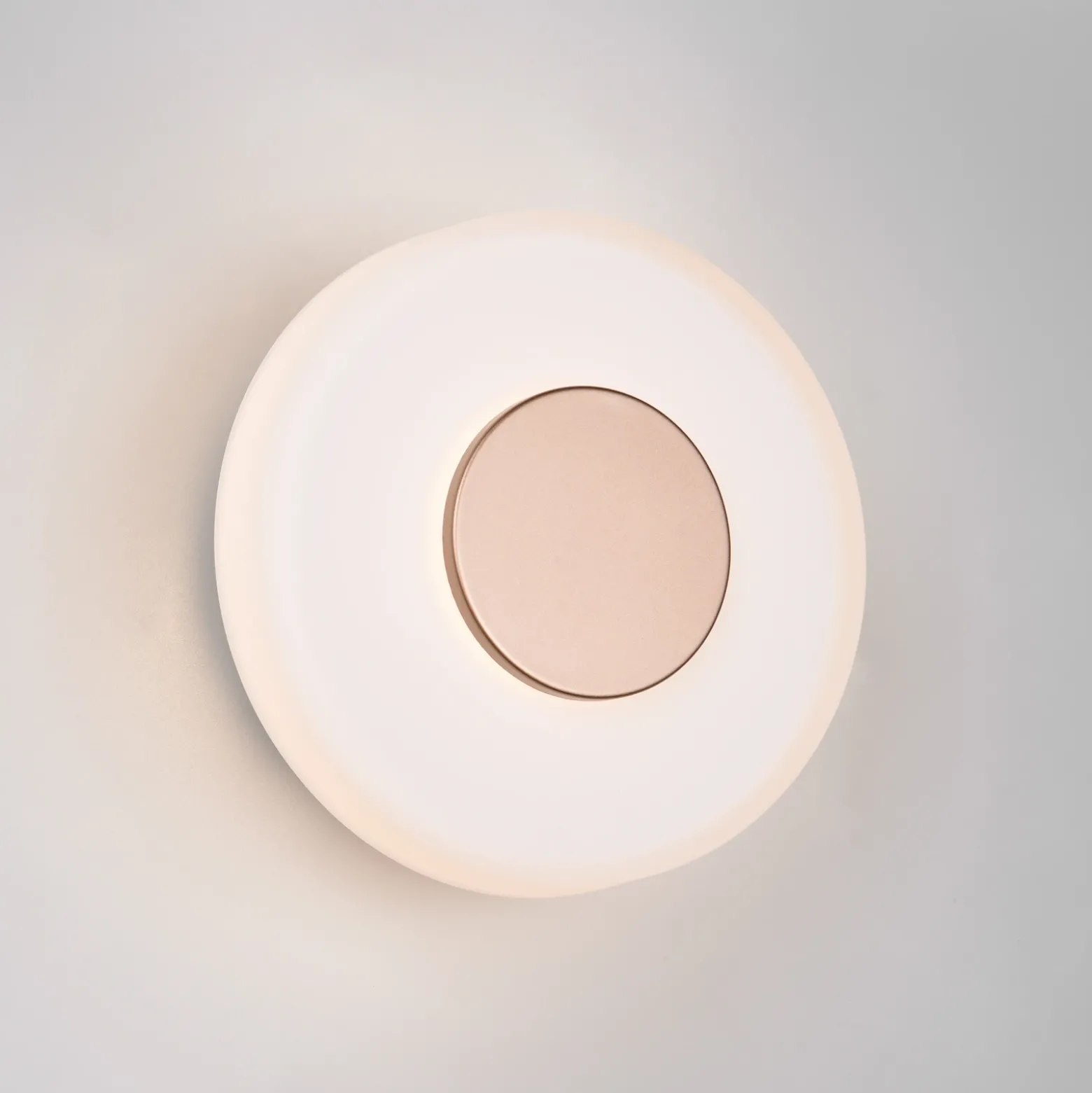 Aplique de pared LED Celeste, marrón/blanco, Ø 22 cm cristal atenuable