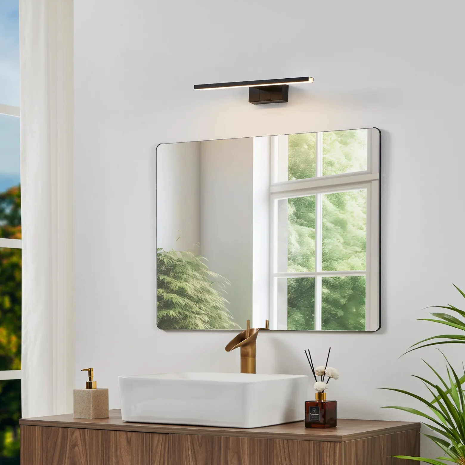 Aplique de pared LED Conettilla, negra, ancho 40 cm, IP44, CCT