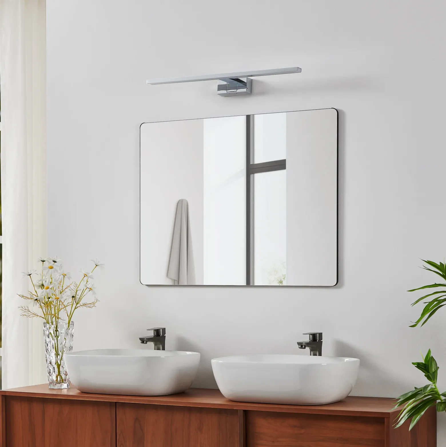 Aplique de pared LED Conettilla, color cromado, ancho 60 cm IP44 CCT
