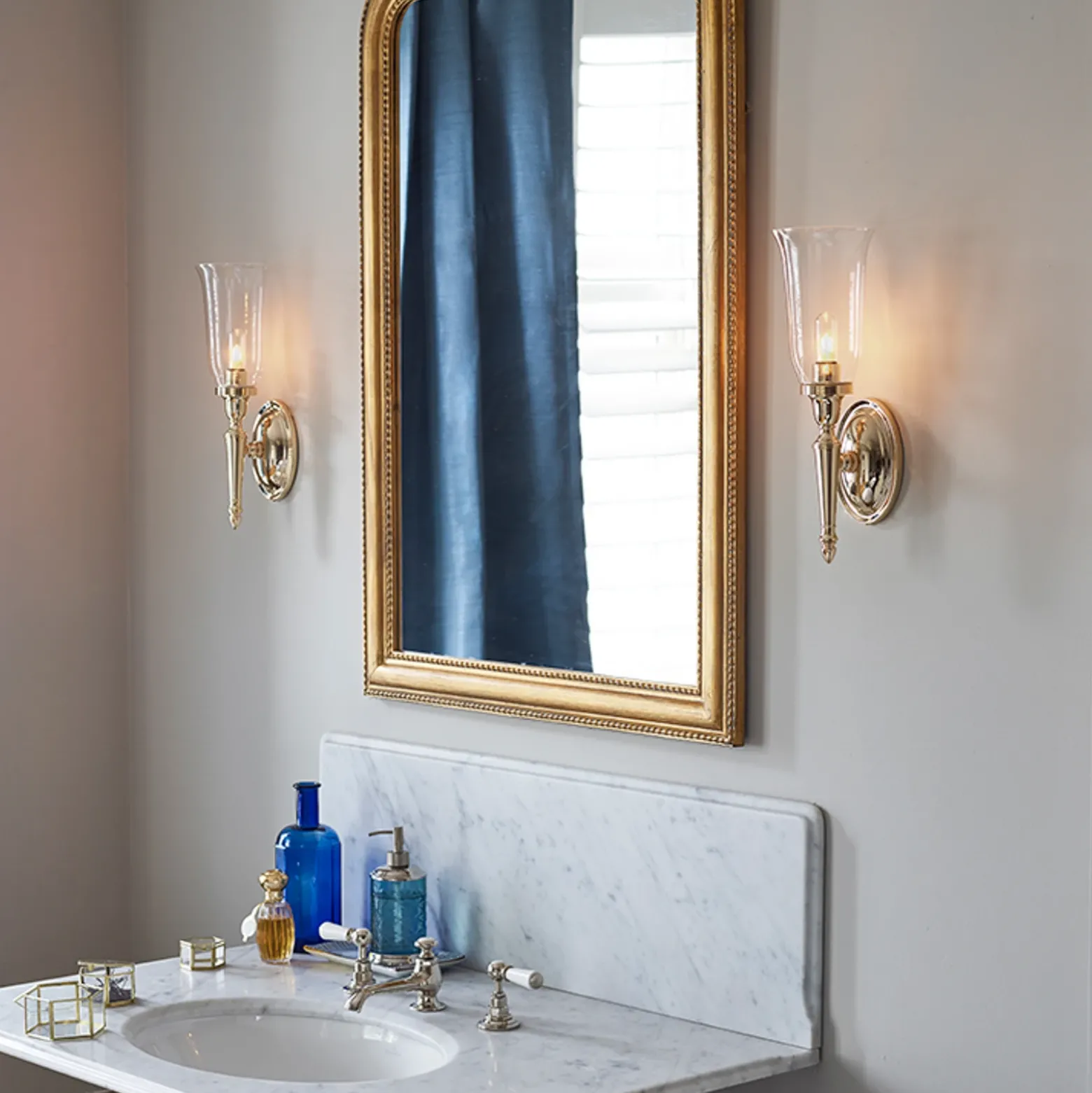 Aplique de pared LED Dryden, baño, con pantalla de cristal, IP44