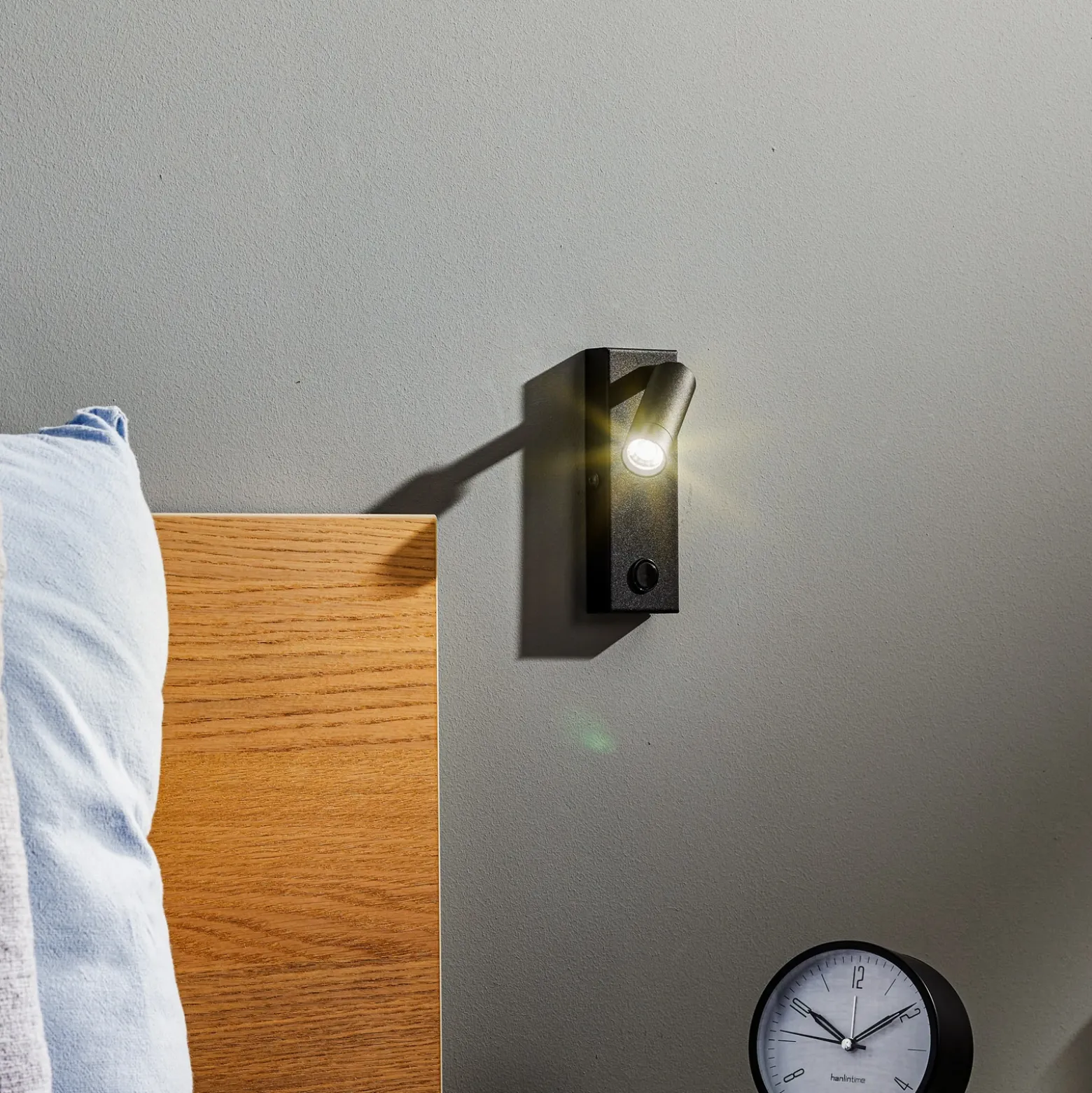 Aplique de pared LED Enzo angular con interruptor, negro