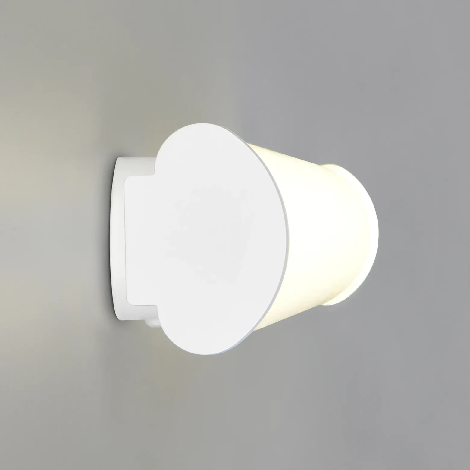 Aplique de pared LED Ernesto, blanco mate, 40 cm de ancho, 4.000 K, IP44