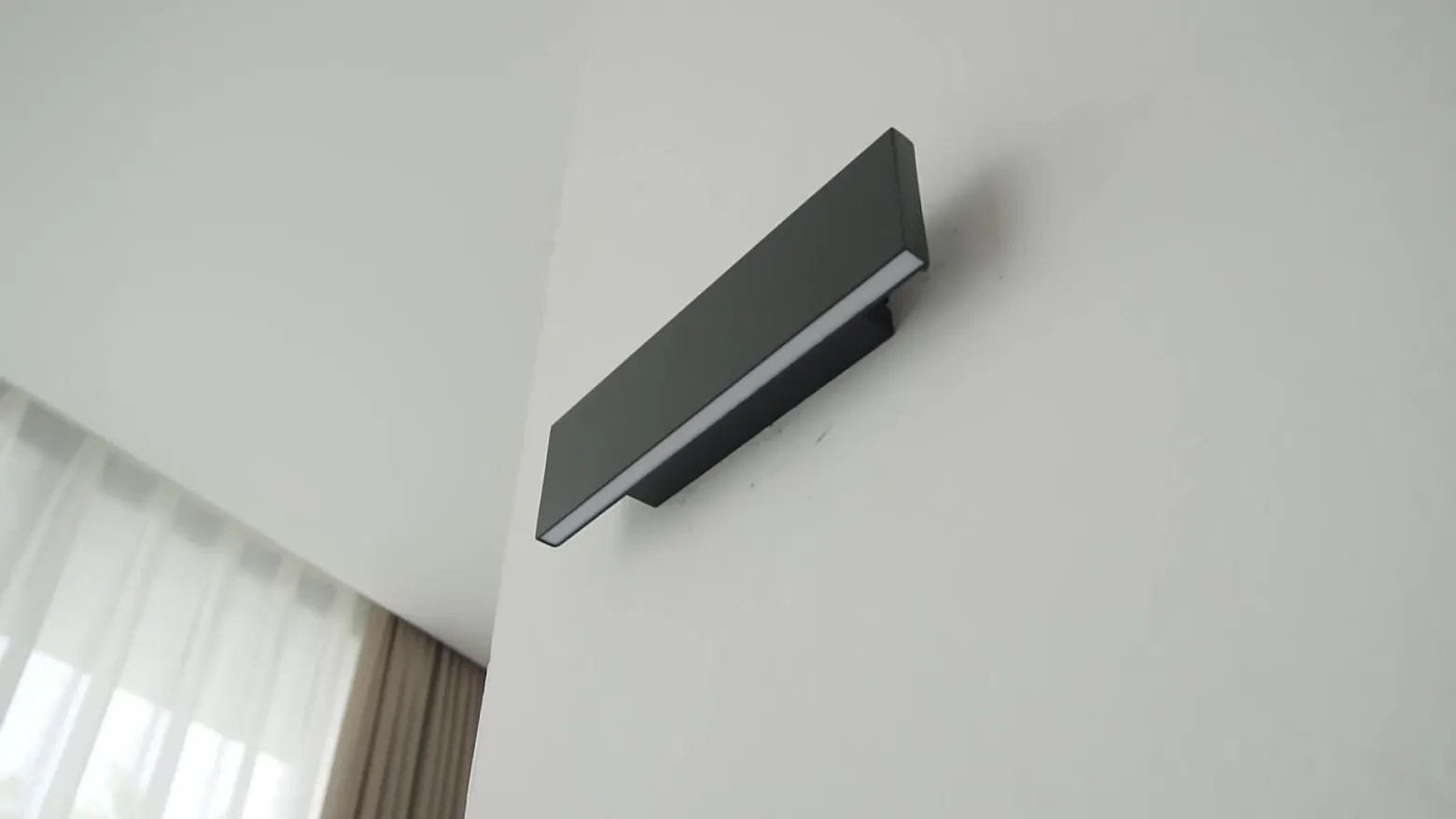 Aplique de pared LED Ignazia de Lindby, 28 cm, negro, metal, arriba/abajo
